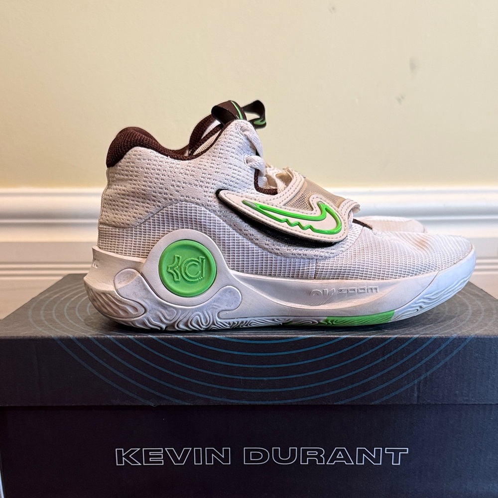 KD Trey 5 X Athletic Sneakers